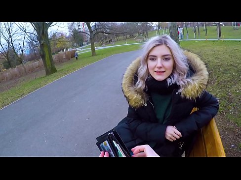 ❤️ Swallows ib tug neeg txawv lub kub cum rau nyiaj - blowjob nyob rau hauv lub tiaj ua si los ntawm Eva Elfie ❌ porn ntawm hmn.tukifporno.ru% Ib ❤